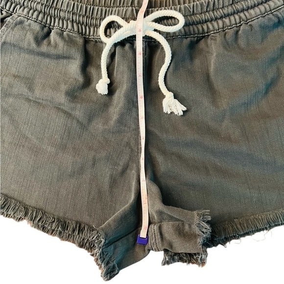AERIE WOMENS CHALKY GRAY CUTOFF SHORTS SIZE MEDIUM - Picture 5 of 9